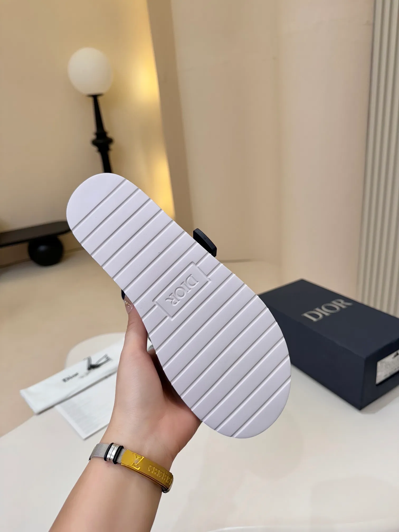 [Dior] P: 300💰 -Size: 38-46 Dior Dior D’s classic men’s slippers, high-end boutique, original material, pure cotton printed canvas upper, fine workmanship, super soft sole, casual, loose and comfortable, a must-have in summer! !